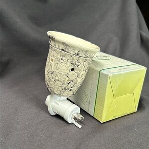 Mia Bella Ceramic Plug-In Night Light Candle Warmer in Cream Marble